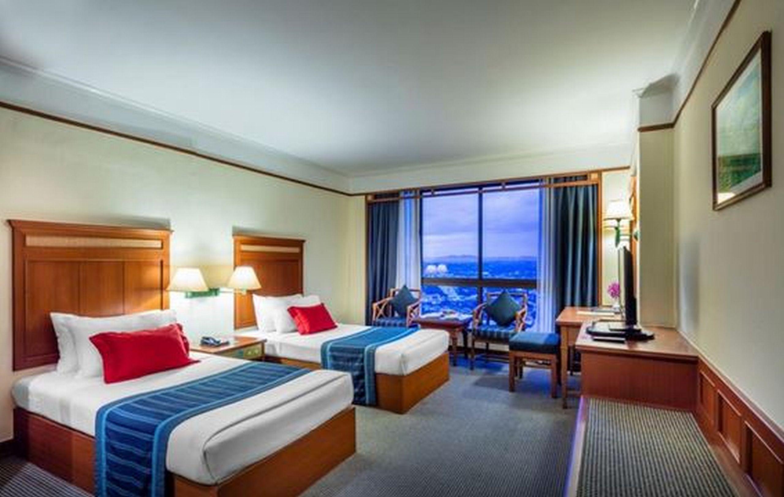 Cholchan Pattaya Beach Resort - Sha Extra Plus Exterior foto Deluxe Room