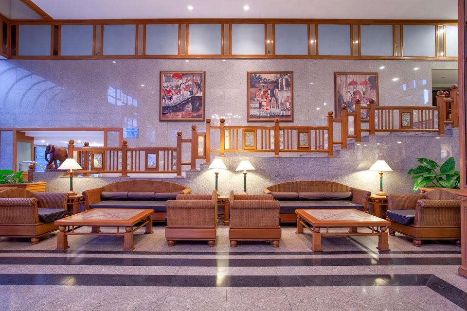 Cholchan Pattaya Beach Resort - Sha Extra Plus Exterior foto Lobby
