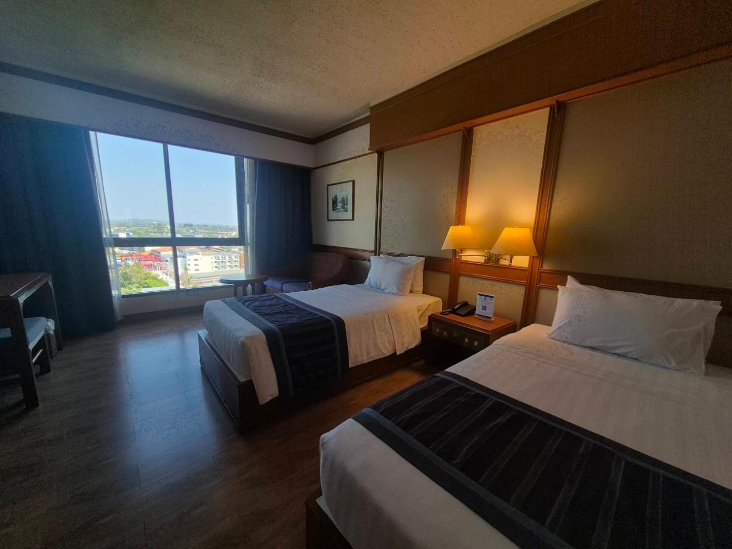Cholchan Pattaya Beach Resort - Sha Extra Plus Exterior foto