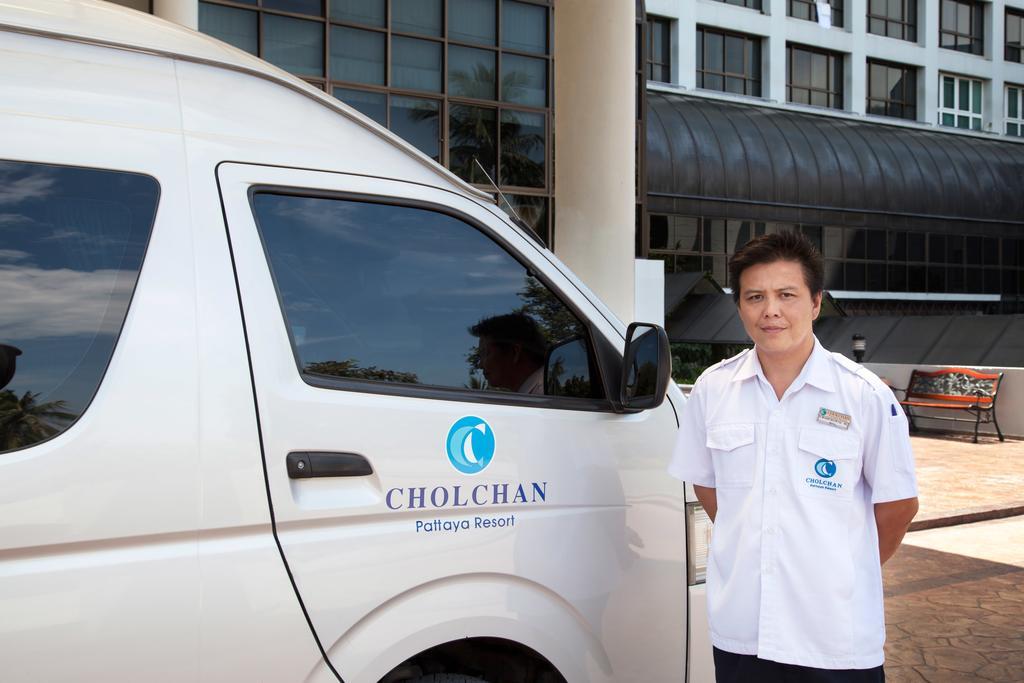 Cholchan Pattaya Beach Resort - Sha Extra Plus Exterior foto A driver with a car